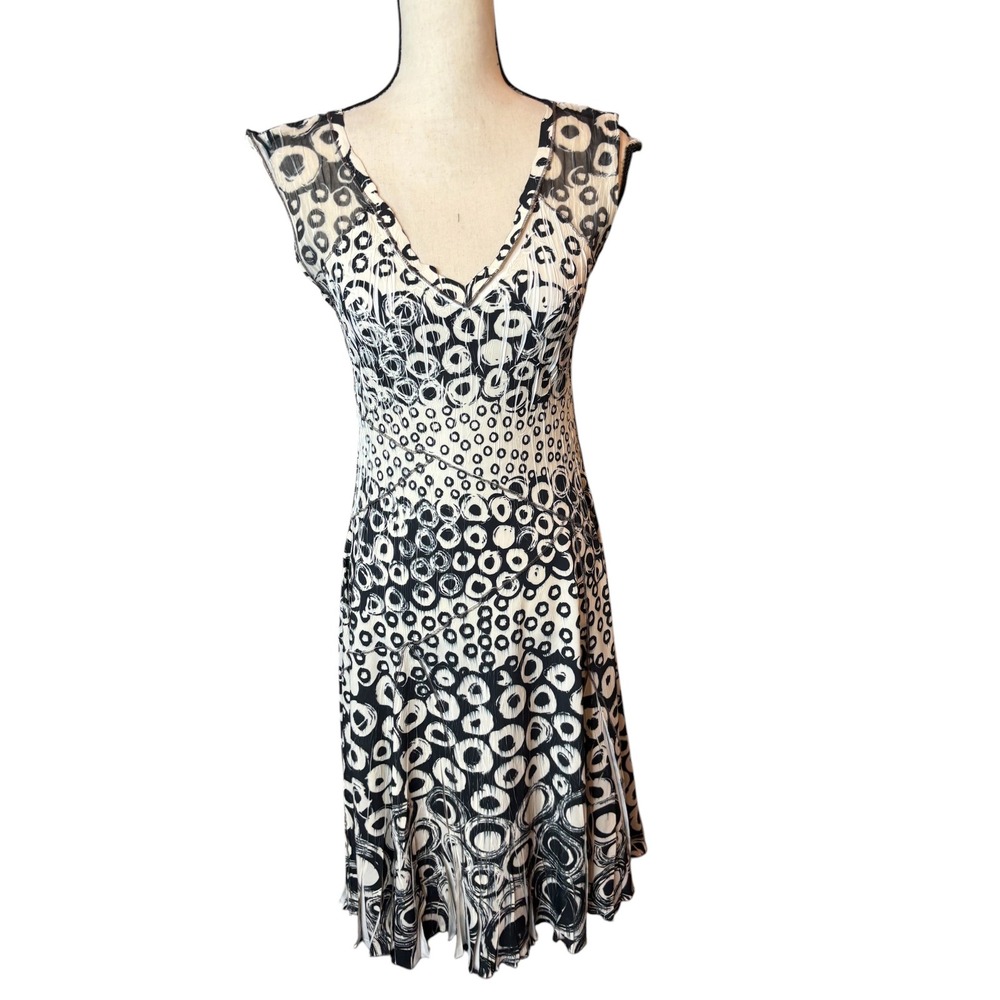 Komarov Black White Geometric Circle Pleated V-Neck Midi Dress with Slip Medium